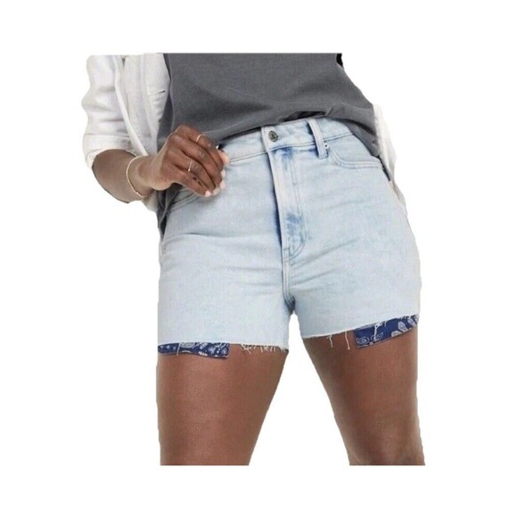 Old Navy High Rise OG Cut Off Denim Jean Shorts Light Wash Size 18 Plus - Picture 1 of 7